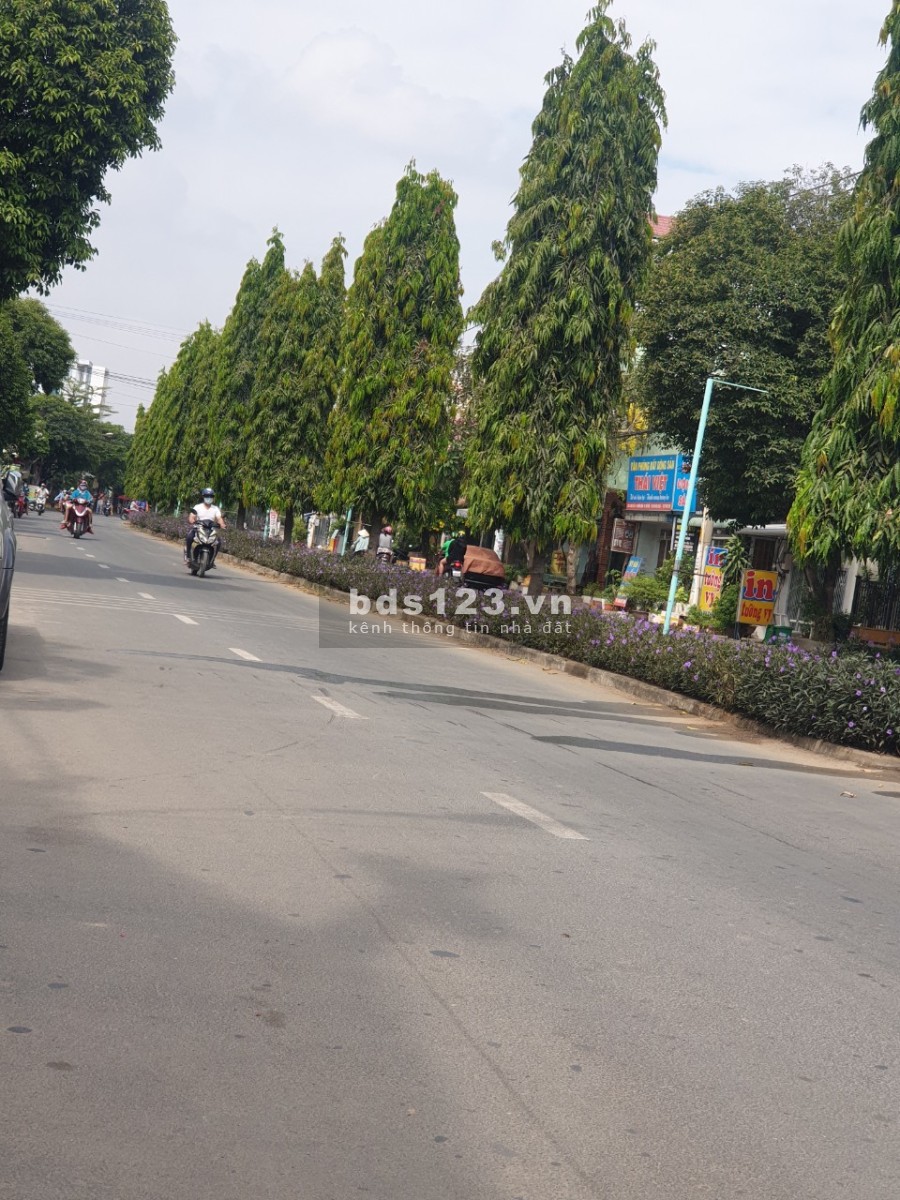 Mặt tiền đại lộ 3, diện tích 109m2, nở hậu, p Phước Bình, tp Thủ Đức, lh 0986922112