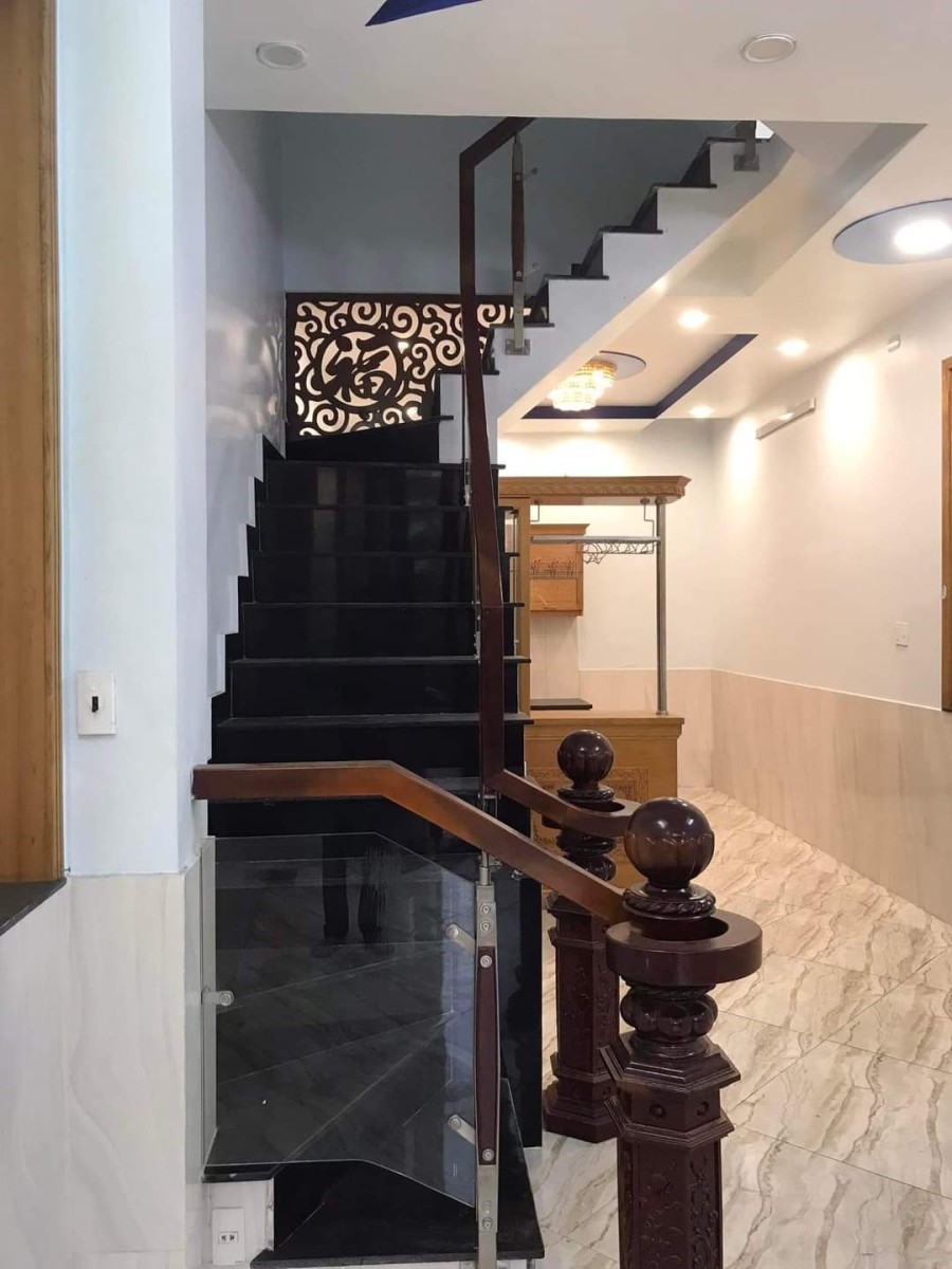 Bán nhà đẹp giá rẻ ở đường Lâm Văn Bền giá chưa đến 100tr/1m