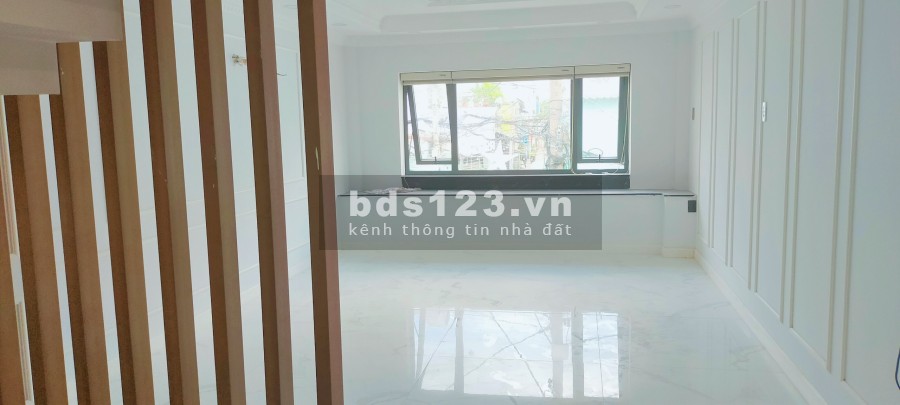 Nhà ở SHR giá mềm hưởng tất cả tiện ích, HXH 6m, có không gian để ô tô trong nhà