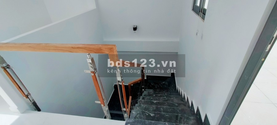 Nhà ở SHR giá mềm hưởng tất cả tiện ích, HXH 6m, có không gian để ô tô trong nhà