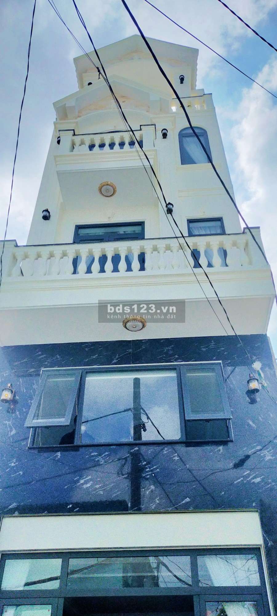 Nhà ở SHR giá mềm hưởng tất cả tiện ích, HXH 6m, có không gian để ô tô trong nhà