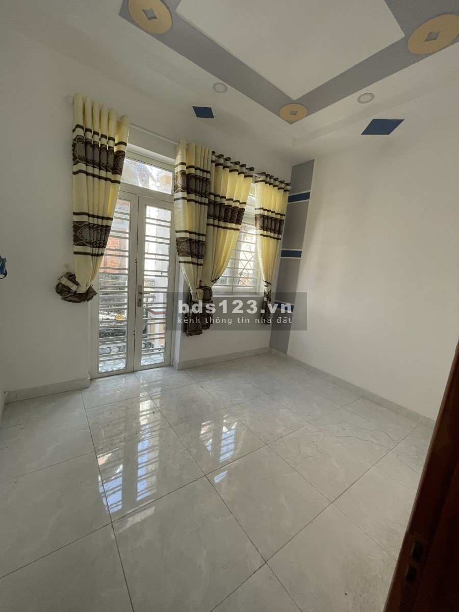 Bể nợ cần bán gấp nhà 1 trệt 1 lầu giá bán 650 triệu diện tích 80m2, khu dân trí cao, giá tốt