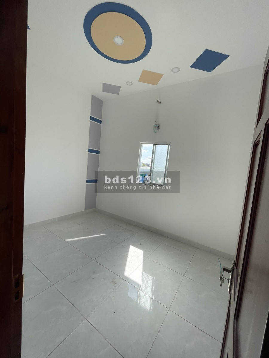Bể nợ cần bán gấp nhà 1 trệt 1 lầu giá bán 650 triệu diện tích 80m2, khu dân trí cao, giá tốt