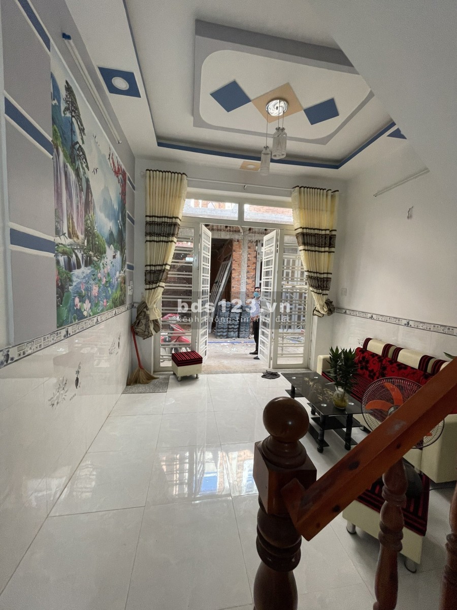 Bể nợ cần bán gấp nhà 1 trệt 1 lầu giá bán 650 triệu diện tích 80m2, khu dân trí cao, giá tốt