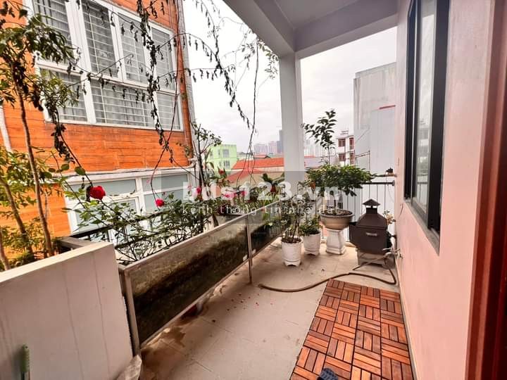 5 tầng đẹp lung linh lô góc 3 mặt thoáng ngõ thôn tứ tùng, ô tô đỗ cửa vào nhà, giá tốt