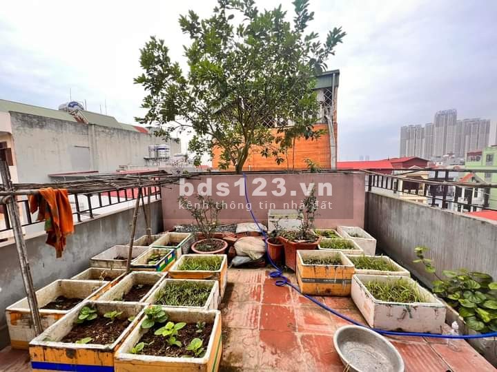 5 tầng đẹp lung linh lô góc 3 mặt thoáng ngõ thôn tứ tùng, ô tô đỗ cửa vào nhà, giá tốt