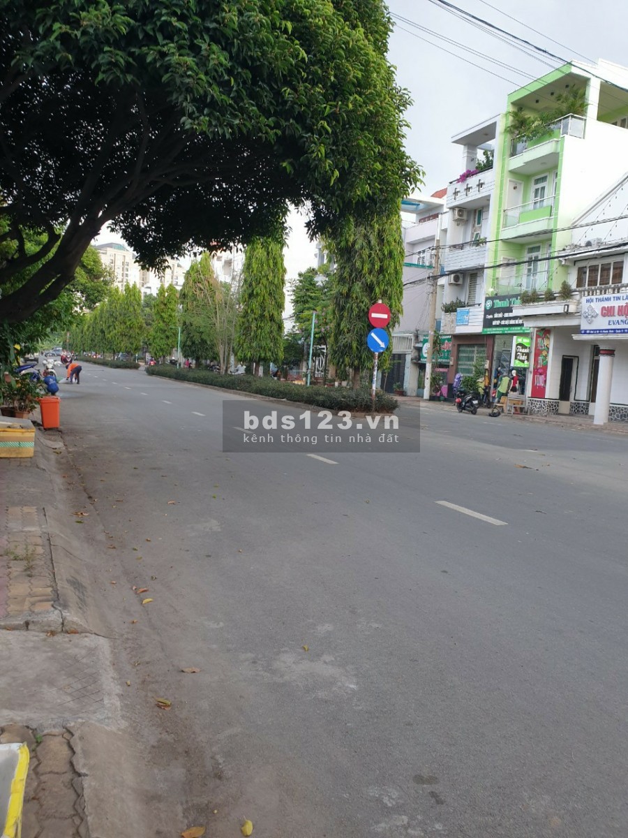 Mặt tiền đại lộ 3, diện tích 109m2, nở hậu, p Phước Bình, tp Thủ Đức, lh 0986922112