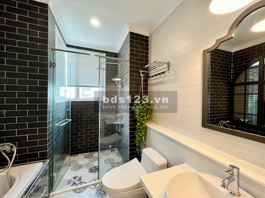 Cần bán căn hộ Duple 5 phòng ngủ Quận 2, đã có sổ hồng, giá bán 9.5 tỷ, bán giao ngay
