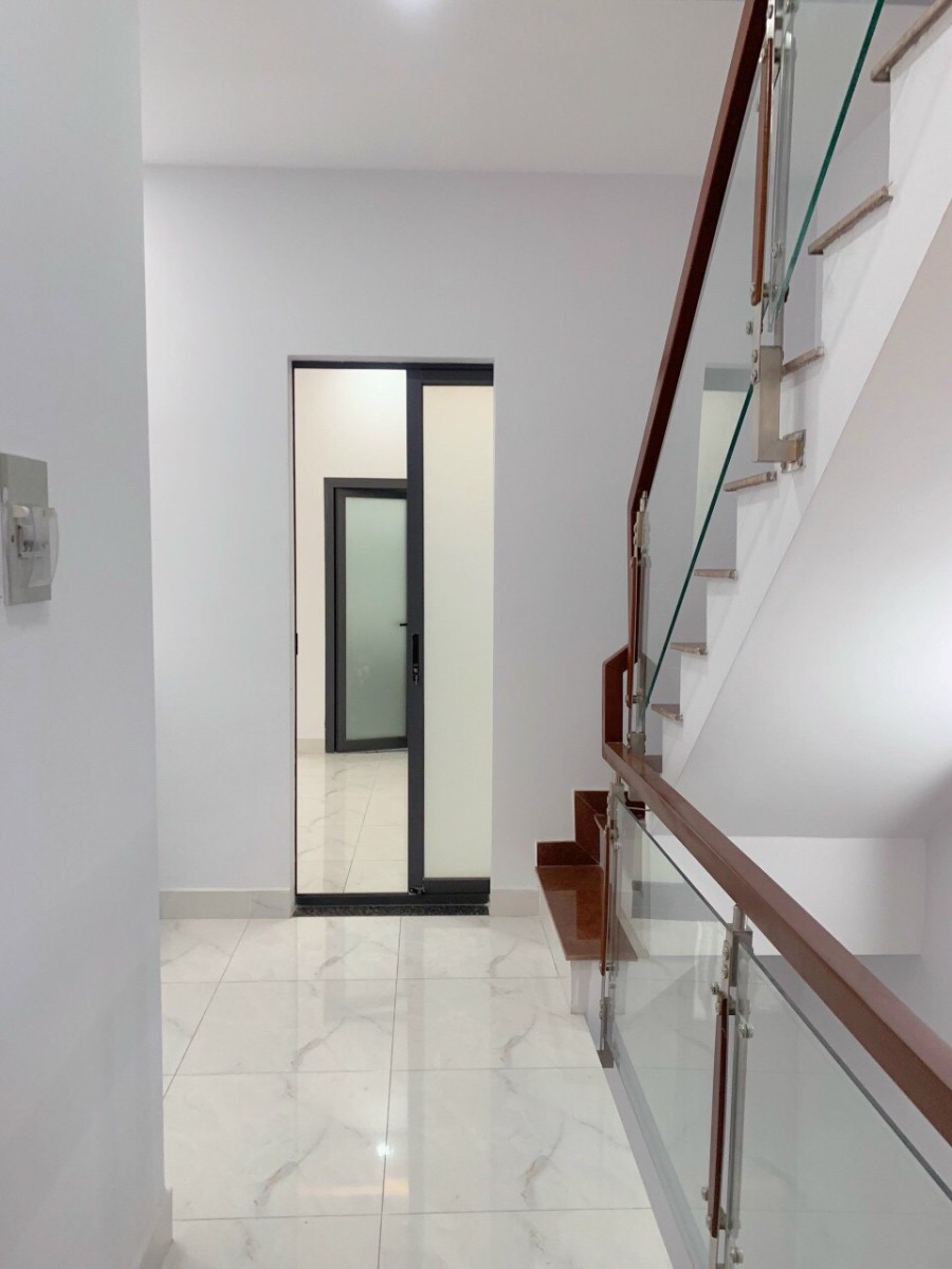 Ô tô tránh mặt tiền rộng nhà đẹp để lại toàn bộ nội thất, pháp lý chính chủ sổ sẵn