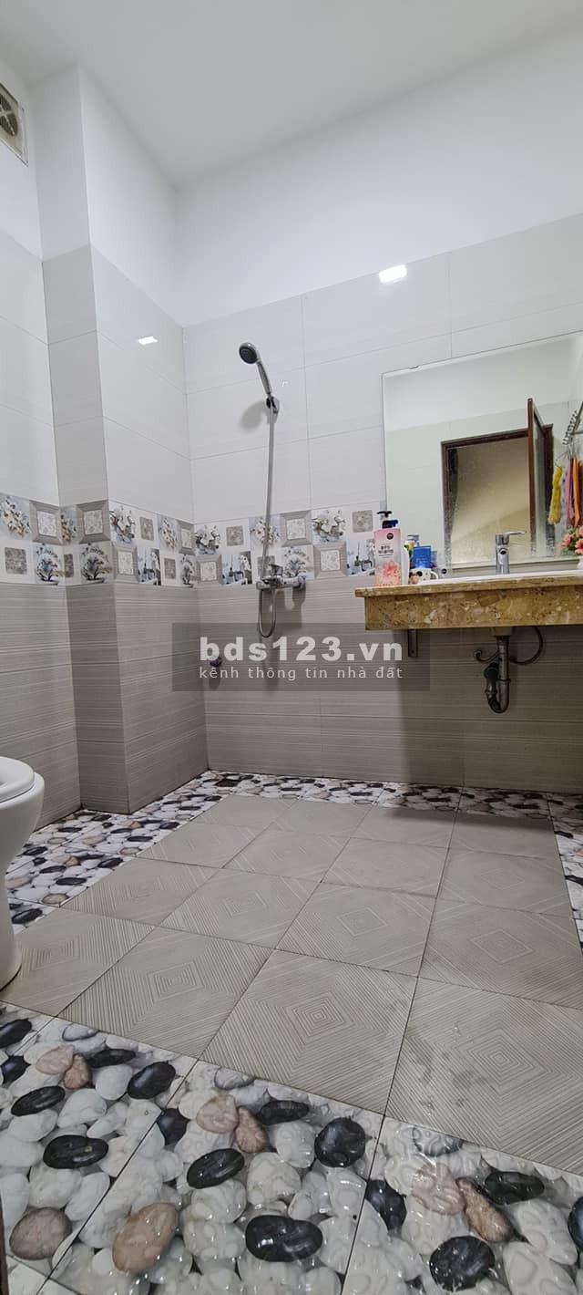 Mặt tiền khủng lô góc cách ô tô 10m 5 tầng, mặt tiền 5m giá 2.85 tỷ Nam Dư Hoàng Mai