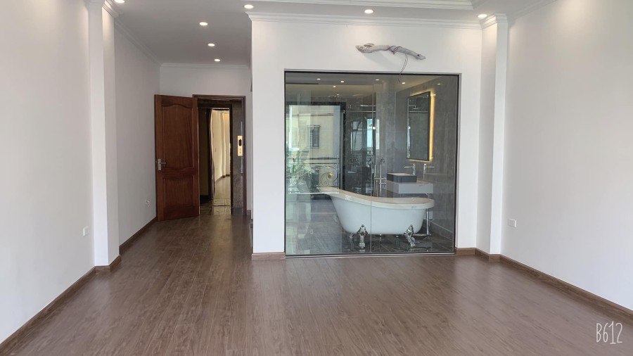 Bán nhà Lạc Long Quân, Tây Hồ. 2 mặt tiền,6 tầng tháng máy, DT 60m2, MT 5m, 16 tỷ LH 0567857688