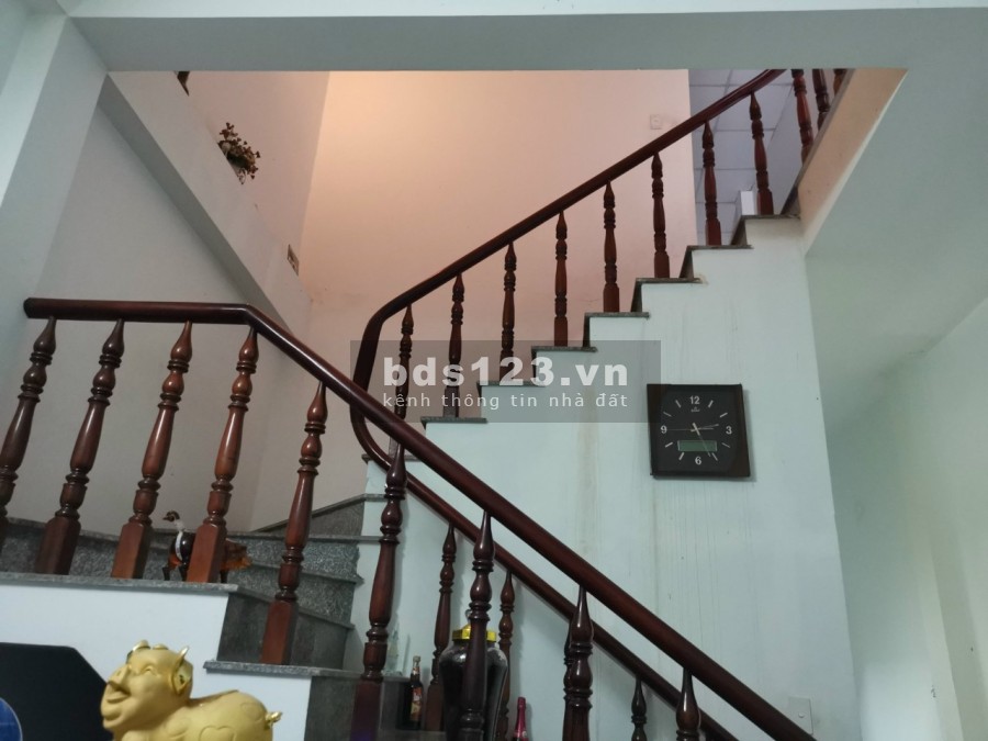 Bán nhà mặt tiền đường 102 P Tăng Nhơn Phú A, Quận 9 ngay trung tâm, 2 tầng đúc