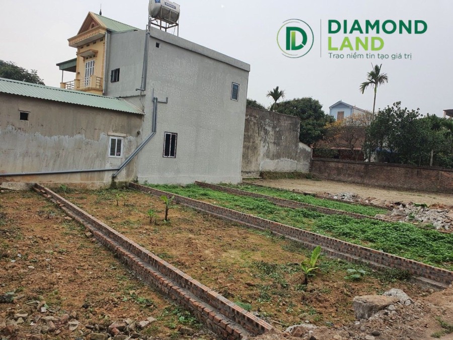 Bán 54m2 Thôn Thượng-Đông Xuân-Sóc sơn giá chưa đến 1 tỉ.LH 0989969857 e My đê xem đất.