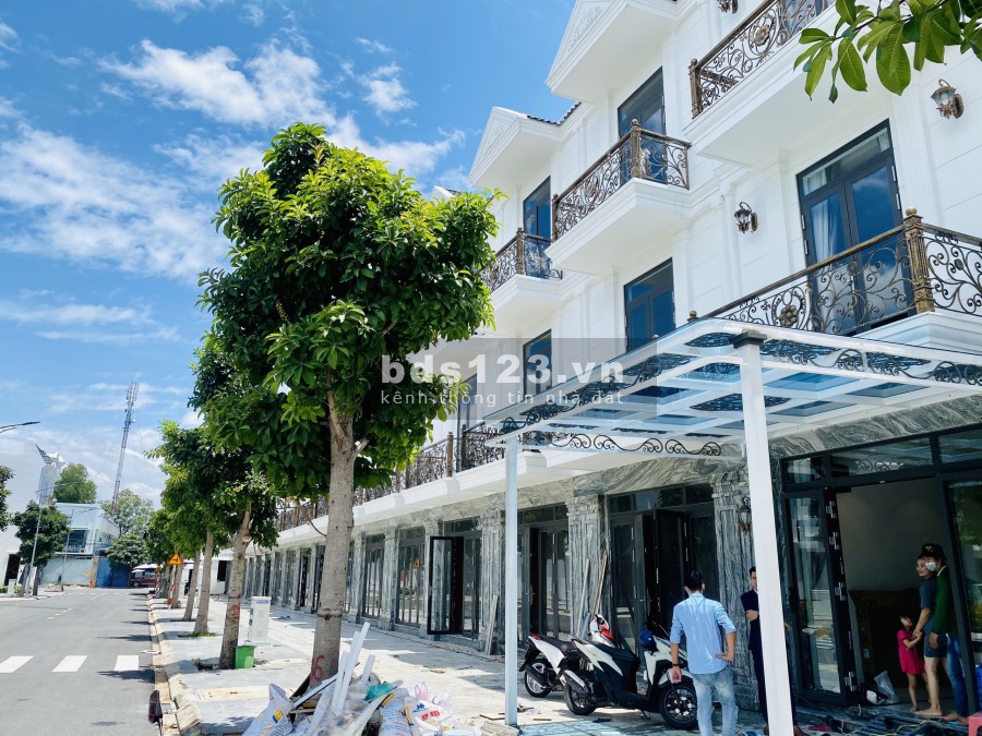 Bán nhà phố 1 trệt 2 lầu diện tích sử dụng 5x20m mặt tiền thành phố Dĩ An giá tốt