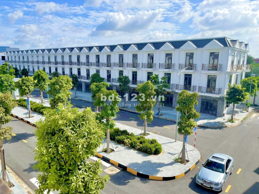 Bán nhà phố 1 trệt 2 lầu diện tích sử dụng 5x20m mặt tiền thành phố Dĩ An giá tốt