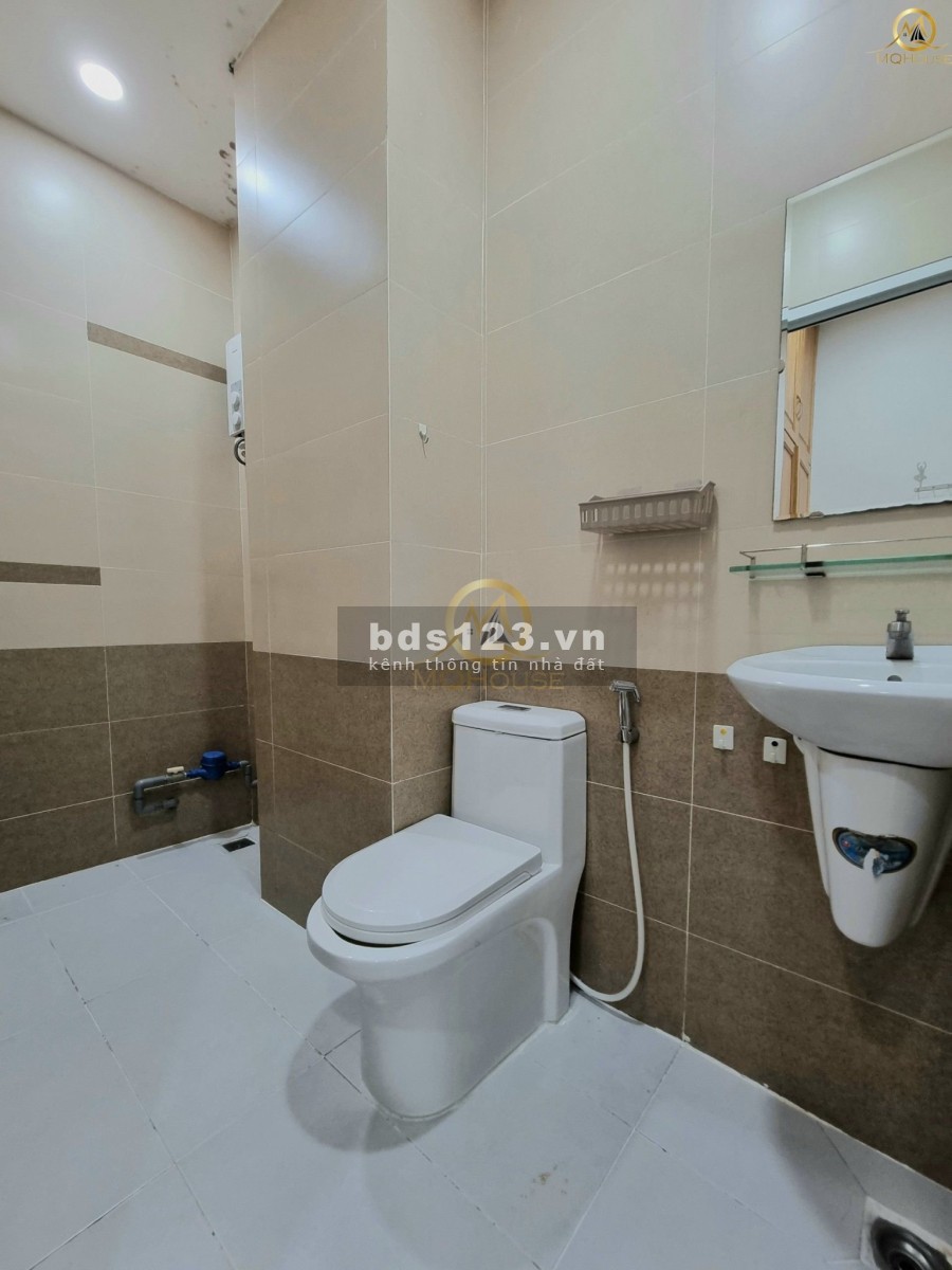 Bán nhà Hồ Bá Kiện, Q10, DT 4,5x9m, sổ hồng riêng. Giá 18.2 tỷ