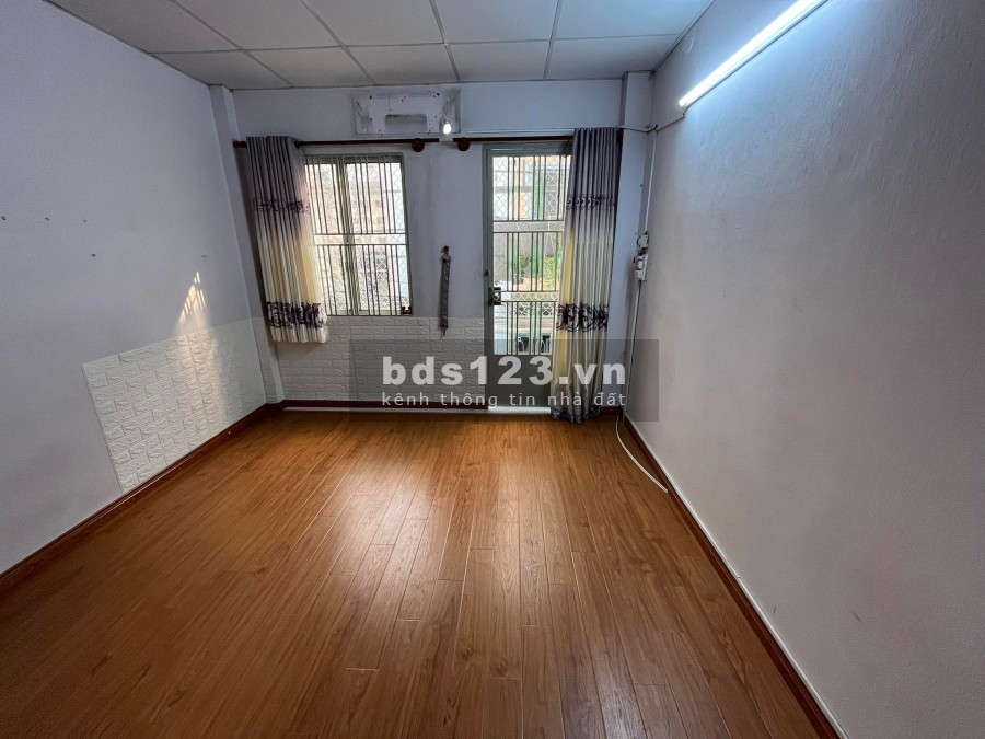 Cho thuê nhà nguyên căn tại P15, Quận 10, khu an ninh, gần chợ, công viên