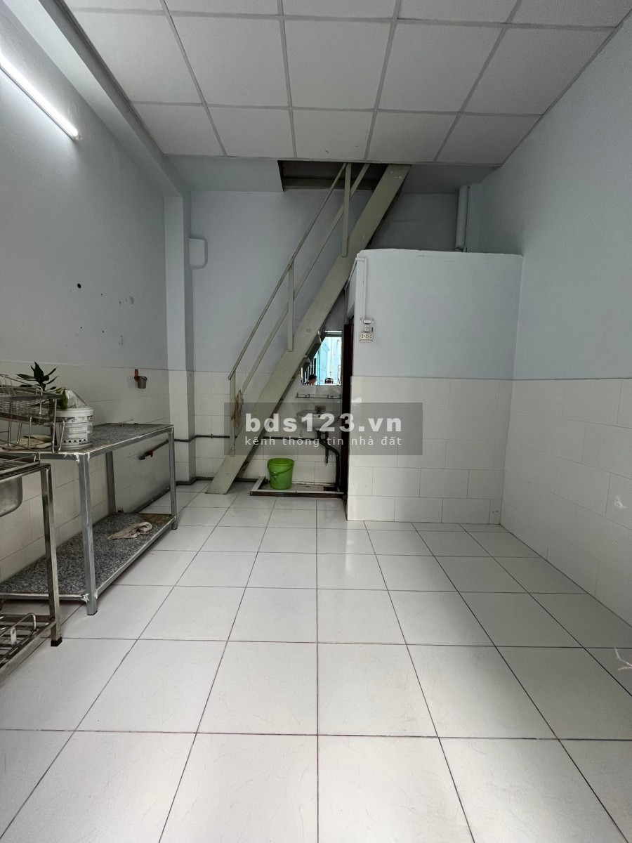 Cho thuê nhà nguyên căn tại P15, Quận 10, khu an ninh, gần chợ, công viên