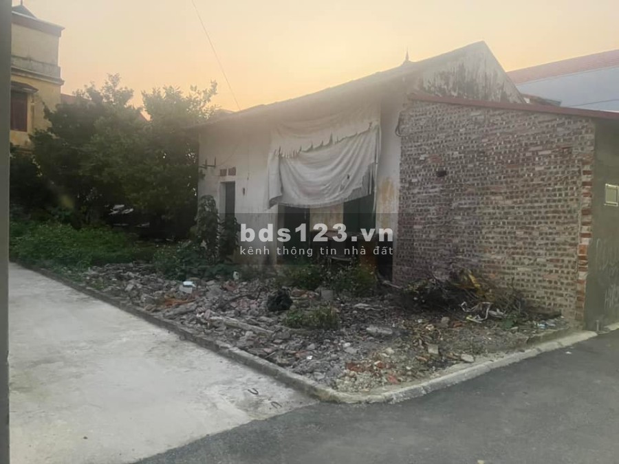 CC nhờ bán gấp lô góc 61m đất thổ cư xóm 5 Đông Dư đường ô tô chạy tới đất.