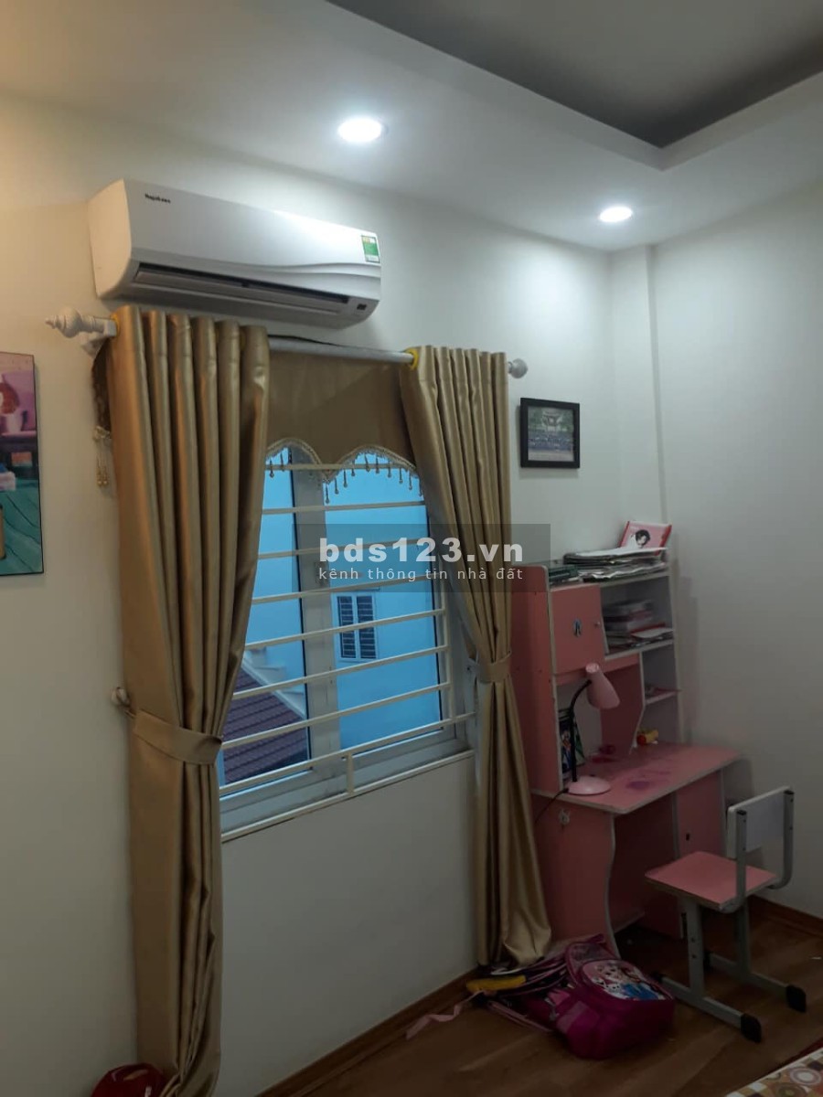 Cần bán nhà mặt phố kinh doanh bất chấp, gần nhà thi đấu Hà Đông, 40m, mặt tiền 8m.