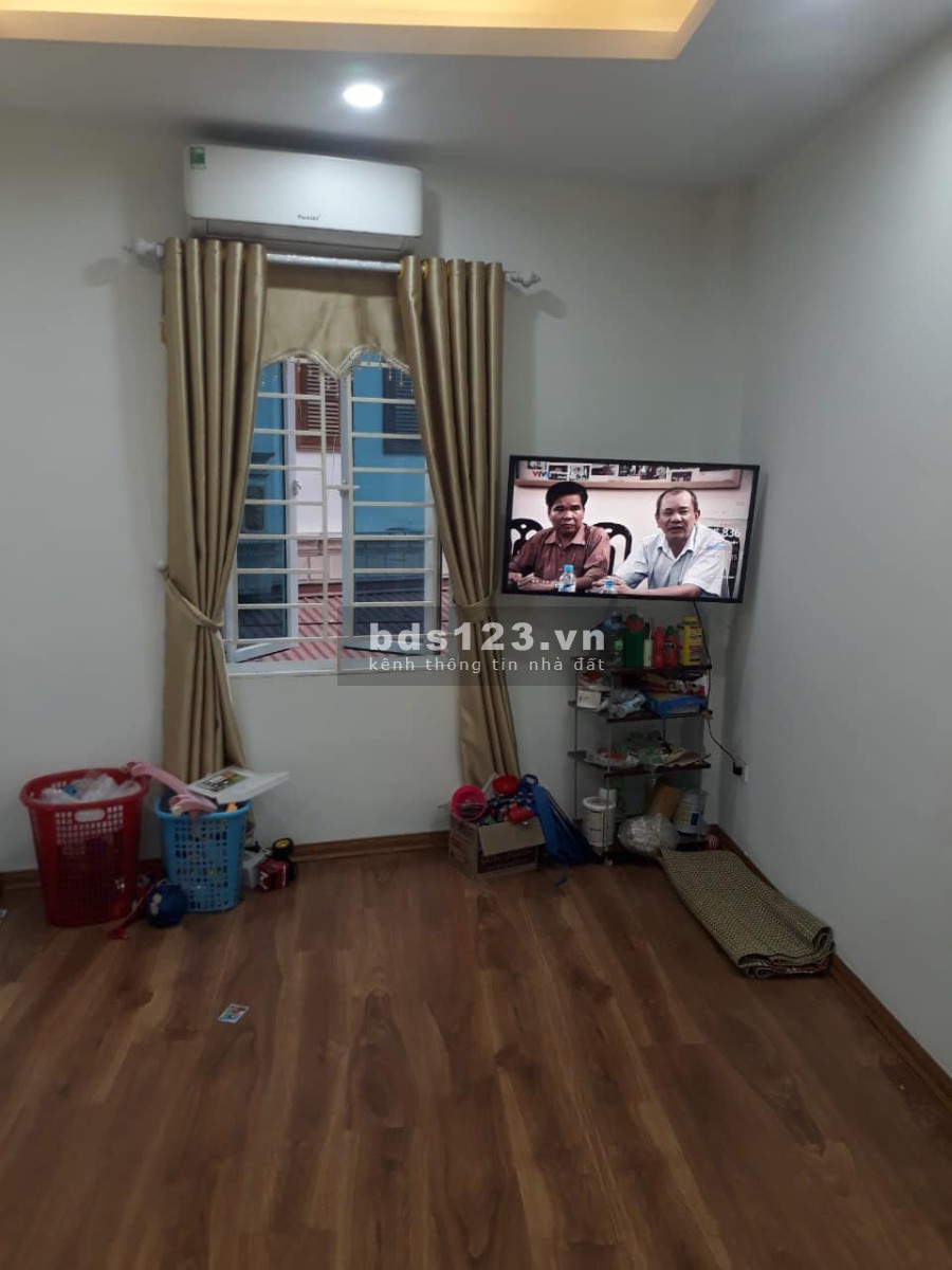 Cần bán nhà mặt phố kinh doanh bất chấp, gần nhà thi đấu Hà Đông, 40m, mặt tiền 8m.