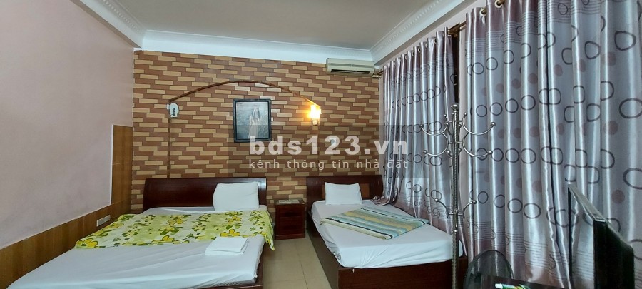 Bán nhà Lô góc phố Hoàng Quốc Việt: Ôtô tránh, Kinh doanh DT 59.8m2 x MT 4.5m,giá 12.5 tỷ