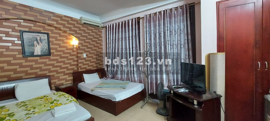 Bán nhà Lô góc phố Hoàng Quốc Việt: Ôtô tránh, Kinh doanh DT 59.8m2 x MT 4.5m,giá 12.5 tỷ