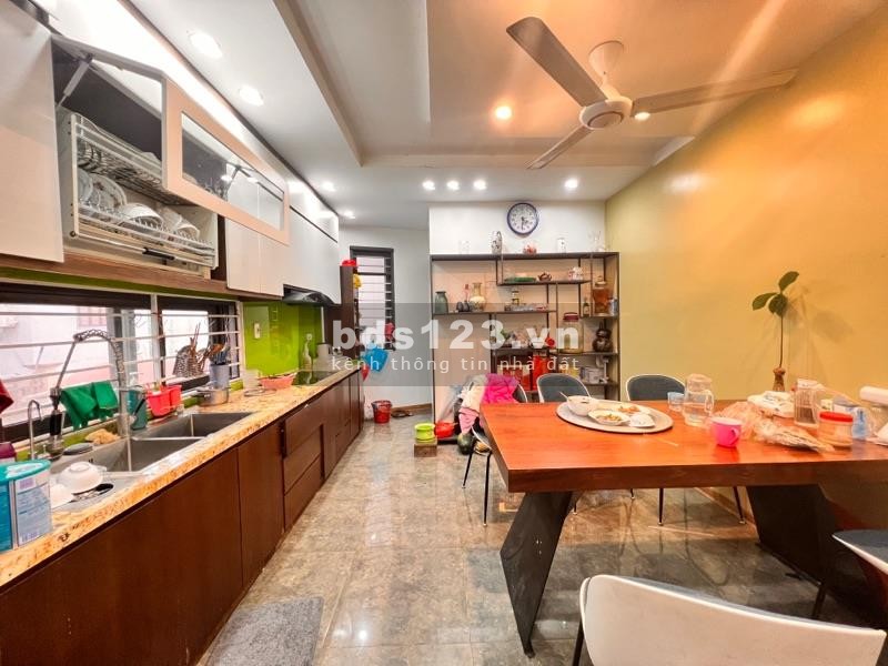 Bán nhà Chiến Thắng, Văn Quán, dt 50m2, 5 tầng giá 5.99 tỷ, ô tô 5 chỗ vào nhà, chủ tặng nội thất