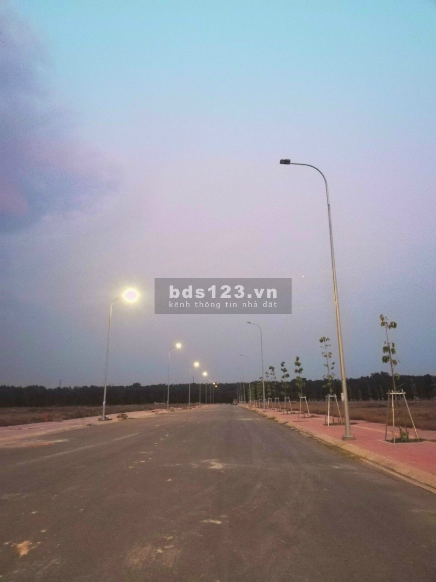 Bán gấp lô đất Nhơn Trạch 117,5m2, ngay mặt tiền đường Nguyễn Ái Quốc, sổ hồng riêng sang tên ngay