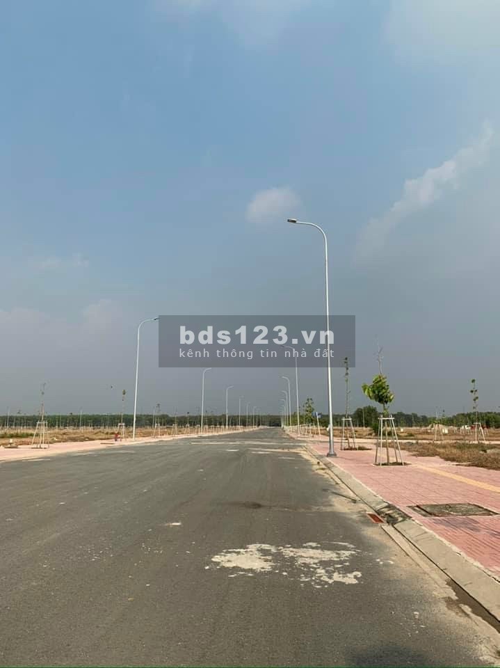 Bán gấp lô đất Nhơn Trạch 117,5m2, ngay mặt tiền đường Nguyễn Ái Quốc, sổ hồng riêng sang tên ngay