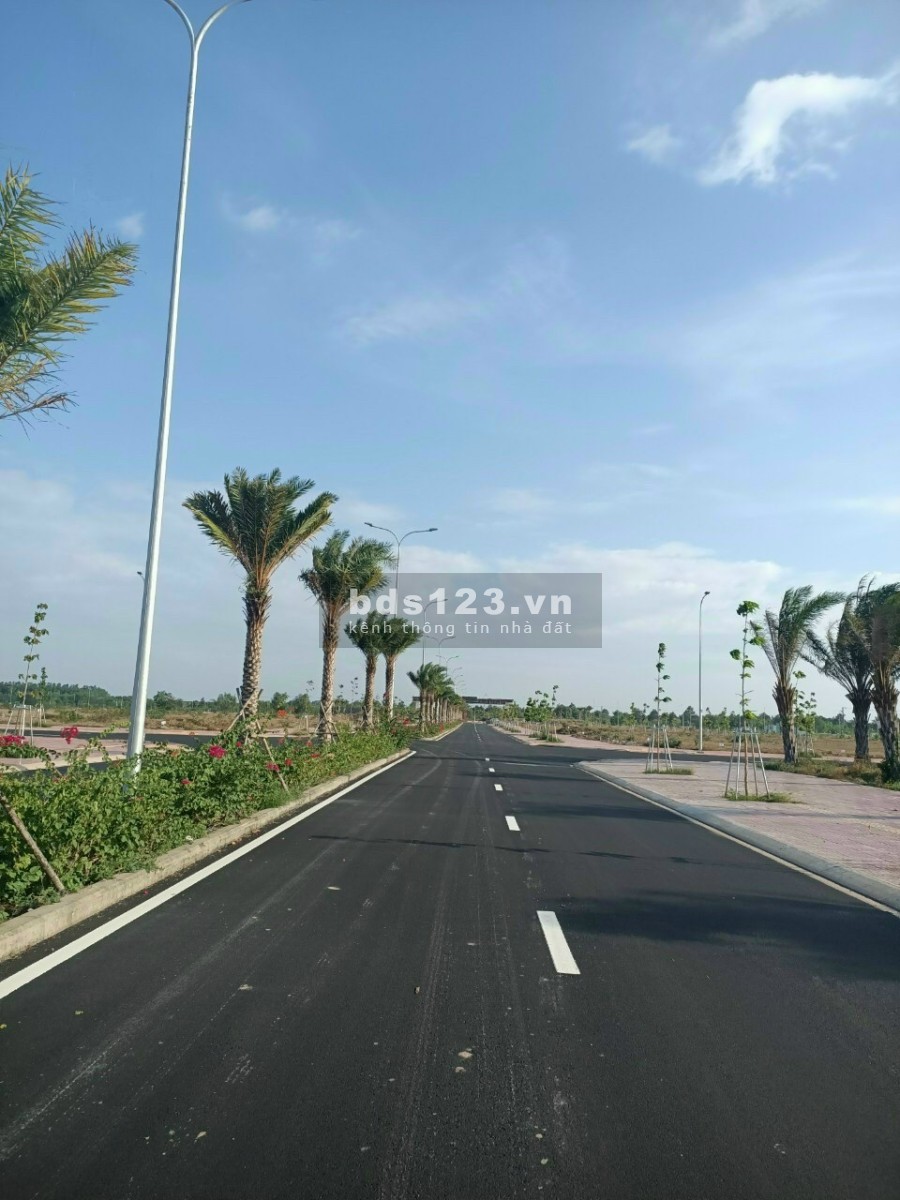 Bán gấp lô đất Nhơn Trạch 117,5m2, ngay mặt tiền đường Nguyễn Ái Quốc, sổ hồng riêng sang tên ngay