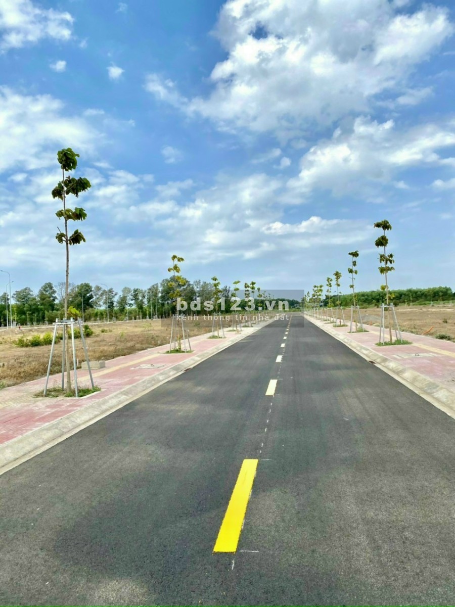 Bán gấp lô đất Nhơn Trạch 117,5m2, ngay mặt tiền đường Nguyễn Ái Quốc, sổ hồng riêng sang tên ngay