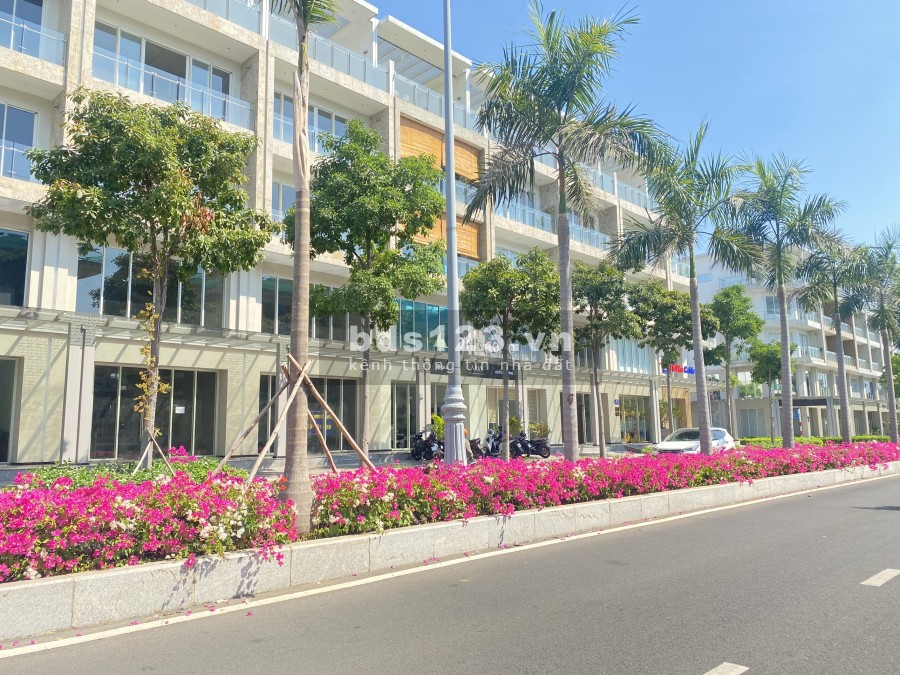 Bán shophouse Saritown Sala. Vị trí đẹp để xe thoải mái, đúc kiên cố 4.5 tầng, giá tốt