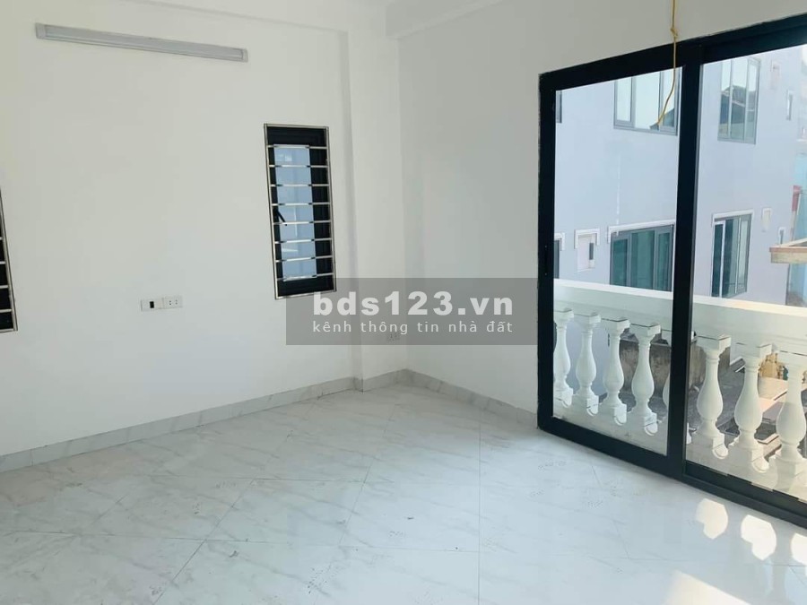 Cần bán nhà Hoàng Quốc Việt Nhà Đẹp Lung Linh 30m2, 5 tầng giá công khai 2.9 tỷ Cầu Giấy
