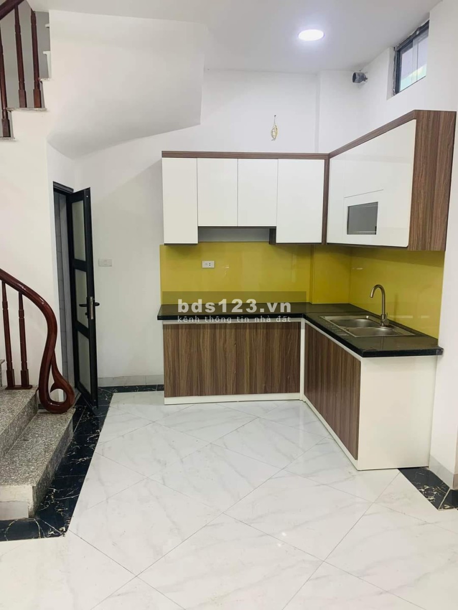 Cần bán nhà Hoàng Quốc Việt Nhà Đẹp Lung Linh 30m2, 5 tầng giá công khai 2.9 tỷ Cầu Giấy