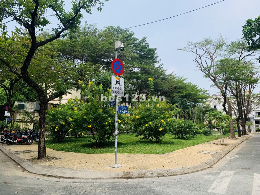 Nhà Biệt Thự khu dân cư Trung Sơn gần trung tâm Sài Gòn, tiện ích đủ, khu dân trí cao