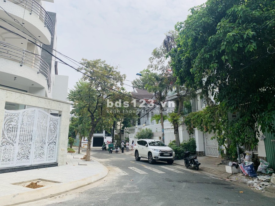 Nhà Biệt Thự khu dân cư Trung Sơn gần trung tâm Sài Gòn, tiện ích đủ, khu dân trí cao