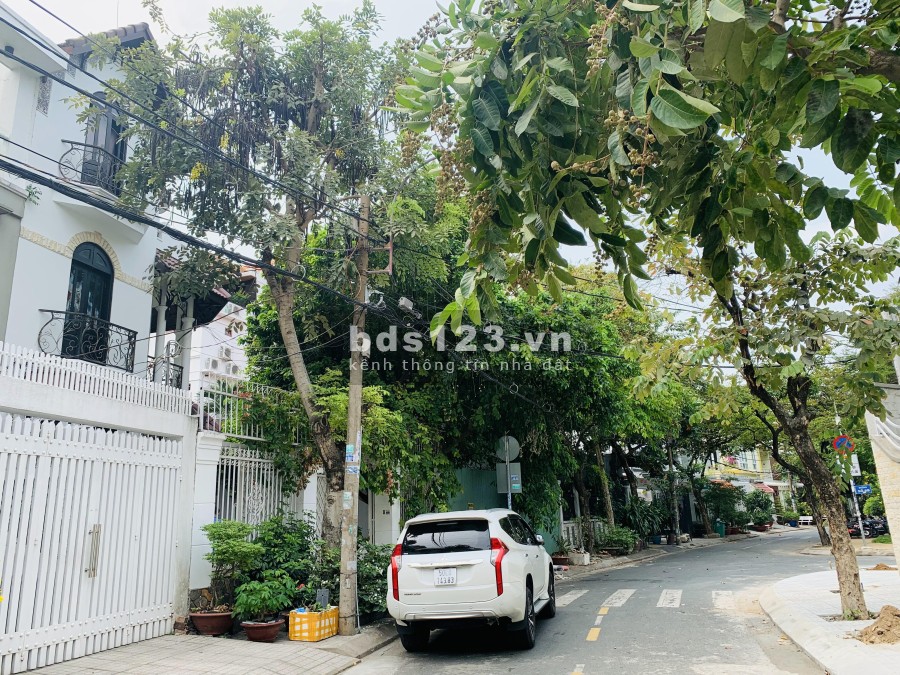 Nhà Biệt Thự khu dân cư Trung Sơn gần trung tâm Sài Gòn, tiện ích đủ, khu dân trí cao