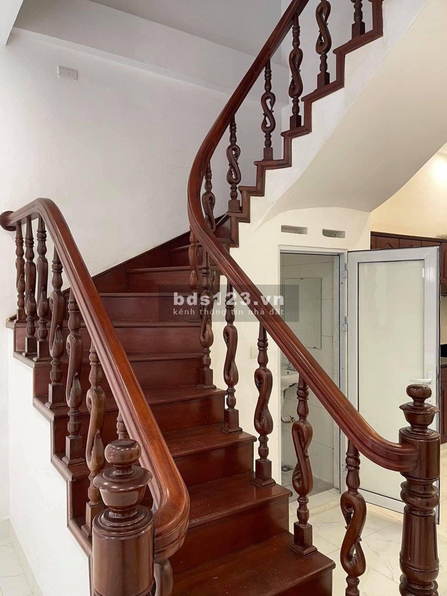 Siêu Hiếm kinh doanh đỉnh bán nhà 5m ra phố Khương Đình, ô tô đỗ cửa, 45m nhỉnh 4 tỷ