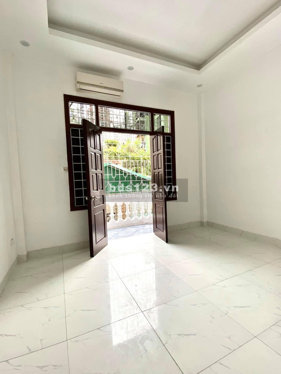 Siêu Hiếm kinh doanh đỉnh bán nhà 5m ra phố Khương Đình, ô tô đỗ cửa, 45m nhỉnh 4 tỷ