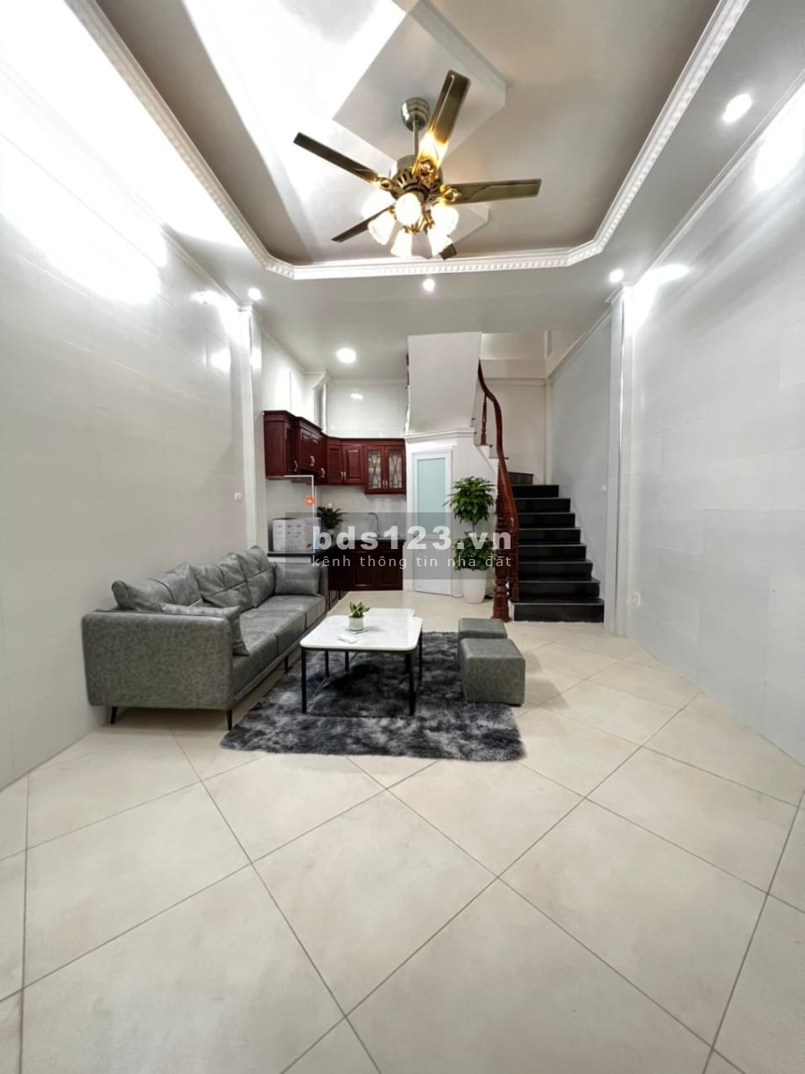 Chủ cần bán ngõ nông nở hậu full nội thất dt 30m2 4 tầng giá 3.35 tỷ phố Hoàng Mai