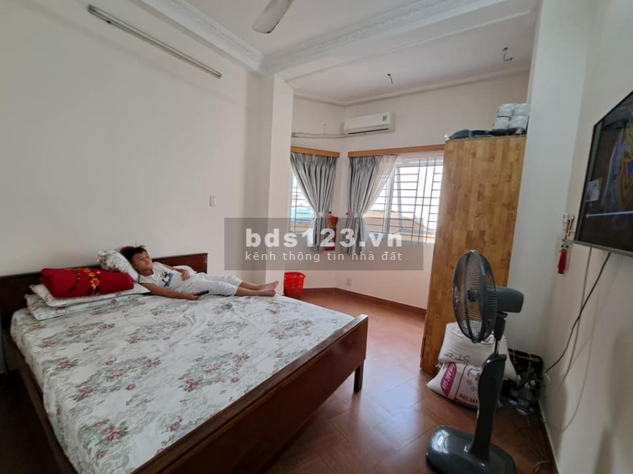 Hẻm ô tô, sát mặt tiền Hoàng Hoa Thám, Phú Nhuận diện tích 42m2 giá chỉ 5,8 tỷ