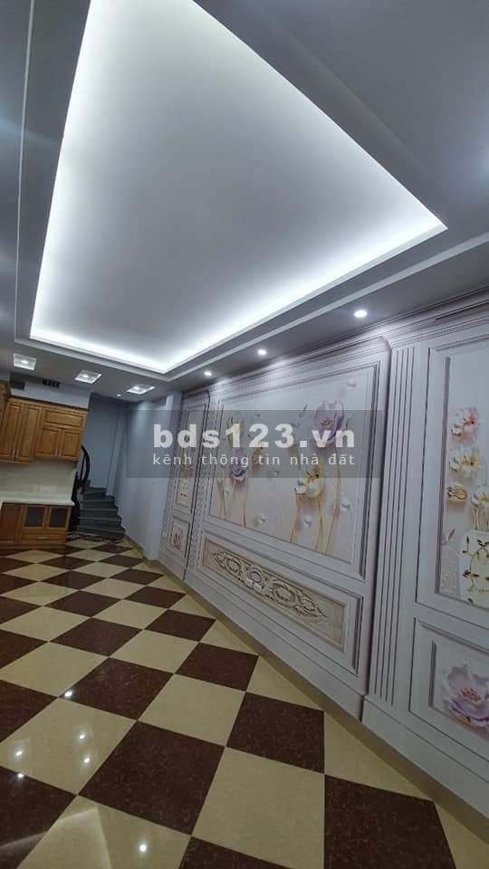 Bán nhà Ngọc Thuỵ nhỏ đẹp như tranh, diện tích 35m2, 5 tầng, 3.8 tỷ lhcc 0972263245