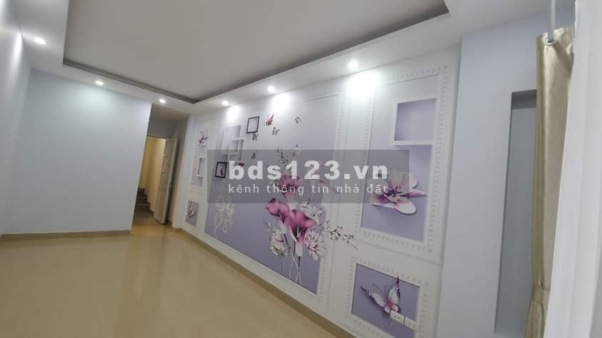 Bán nhà Ngọc Thuỵ nhỏ đẹp như tranh, diện tích 35m2, 5 tầng, 3.8 tỷ lhcc 0972263245