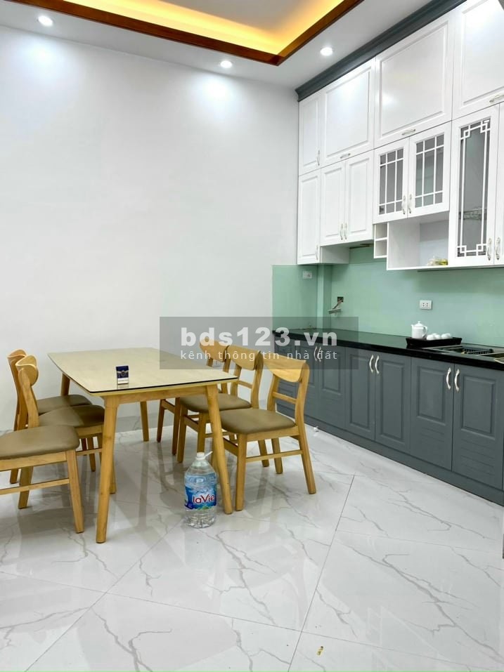 Bán nhà phân lô 45m2* 5 tầng mới đẹp, Phố Hoàng Văn Thái, gara ô tô giá 7.5 tỷ.
