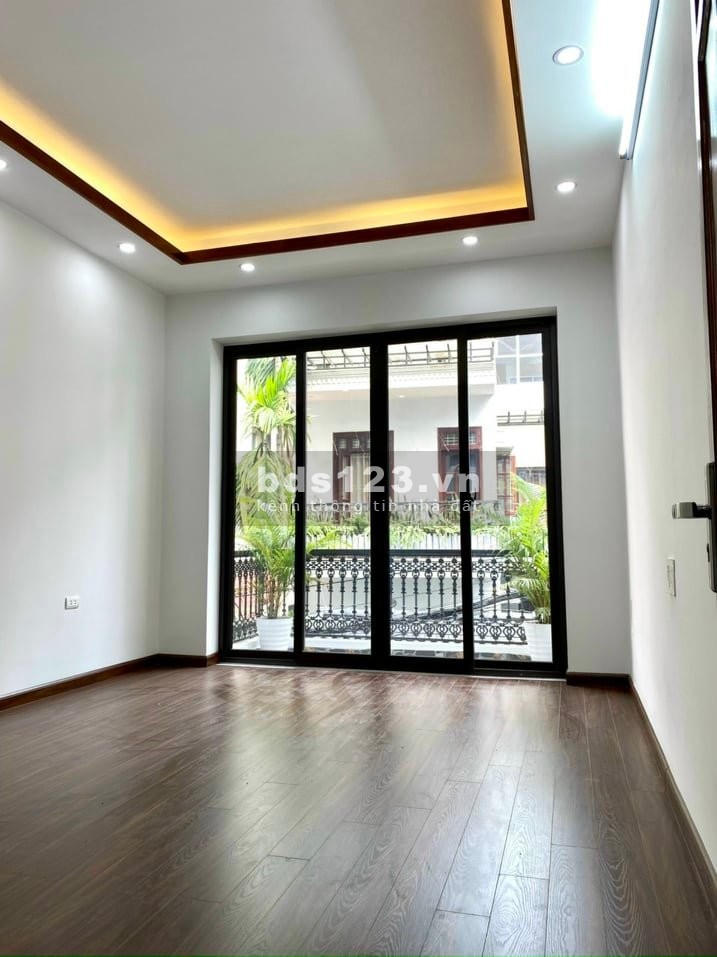 Bán nhà phân lô 45m2* 5 tầng mới đẹp, Phố Hoàng Văn Thái, gara ô tô giá 7.5 tỷ.