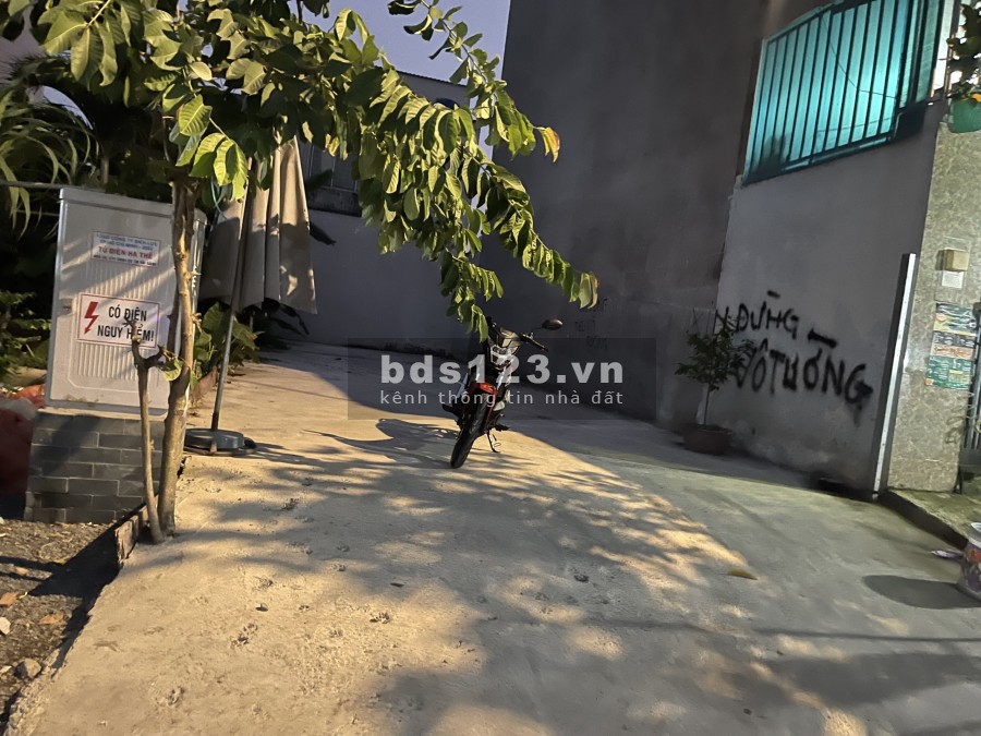 Đất nền chợ đầu mối Bình Điền diện tích 80m^2 liên hệ 0373943050, hướng Tây Bắc