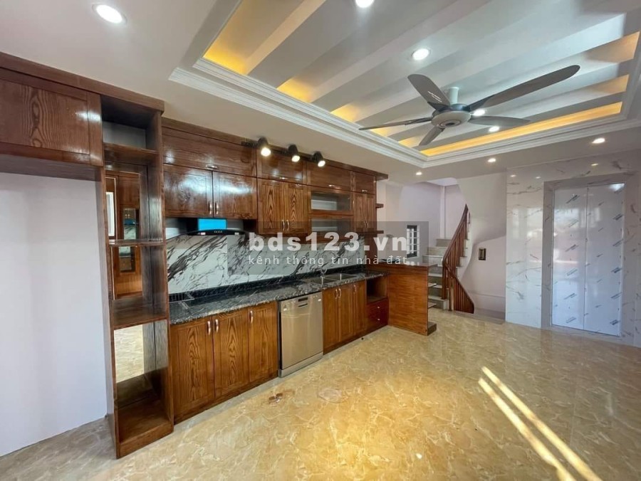 Bán tòa nhà mặt phố Tôn Đức Thắng, thang máy diện tích 105m2 đúc 7 tầng, giá 37 tỷ