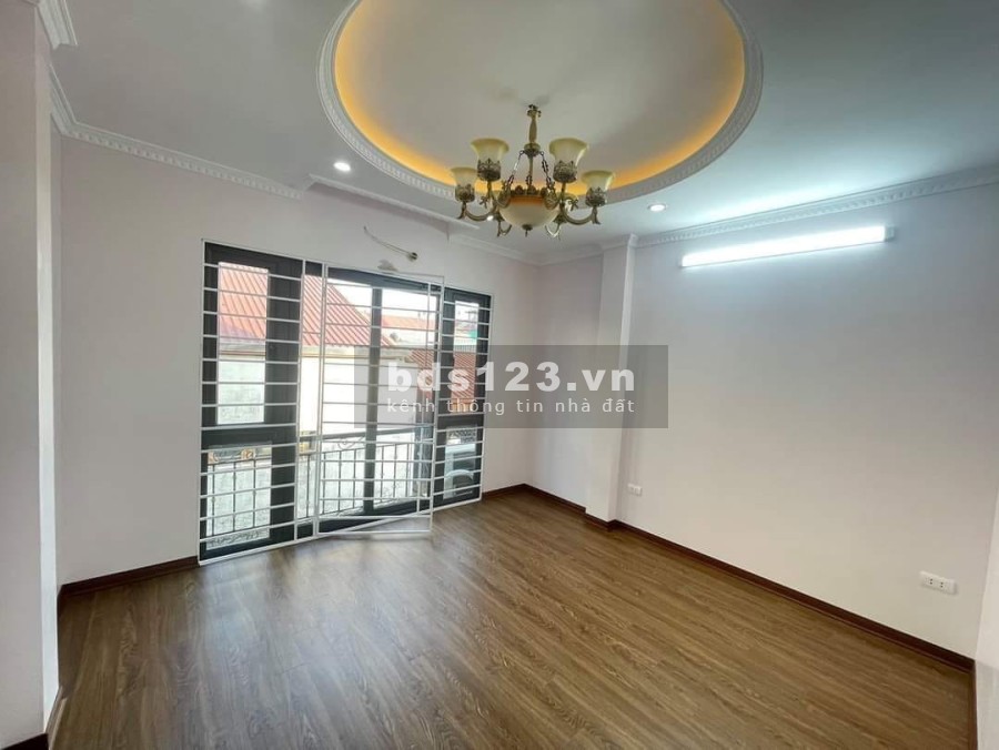 Bán tòa nhà mặt phố Tôn Đức Thắng, thang máy diện tích 105m2 đúc 7 tầng, giá 37 tỷ