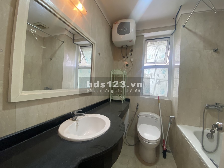 Bán nhanh căn hộ P1 Ciputra tầng trung, 145m2, 3PN, đủ đồ, hướng Tây Bắc. Giá 4.6 tỷ